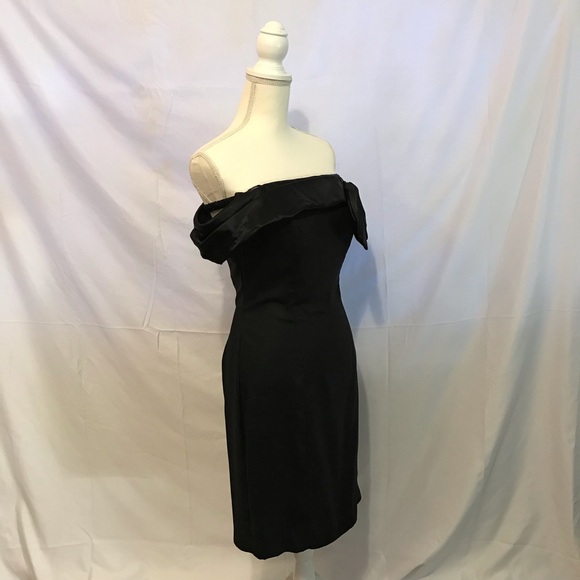 VINTAGE 1980s-1990s Black Off the Shoulder Cocktail Dress with Bow Size 7-8 - Picture 4 of 11
